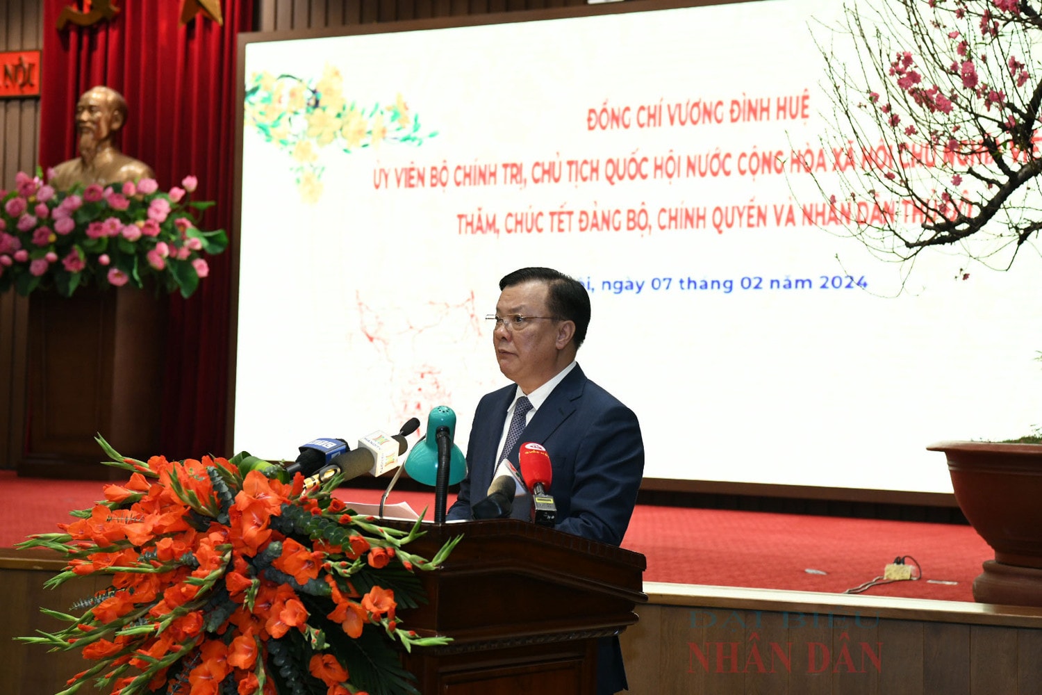 Chủ tịch Quốc hội Vương Đình Huệ thăm, chúc Tết Đảng bộ, chính quyền và Nhân dân Thủ đô Hà Nội -0