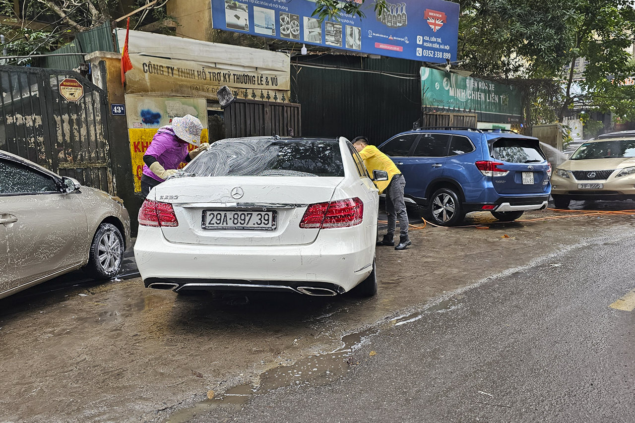 Hà Nội: Dịch vụ rửa xe nhộn nhịp, kiếm bộn dịp cận Tết -0