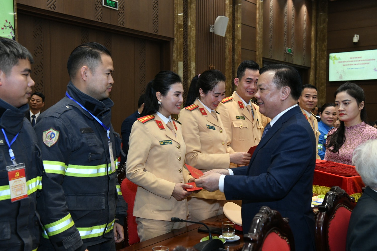 Chủ tịch Quốc hội Vương Đình Huệ thăm, chúc Tết Đảng bộ, chính quyền và Nhân dân Thủ đô Hà Nội -0