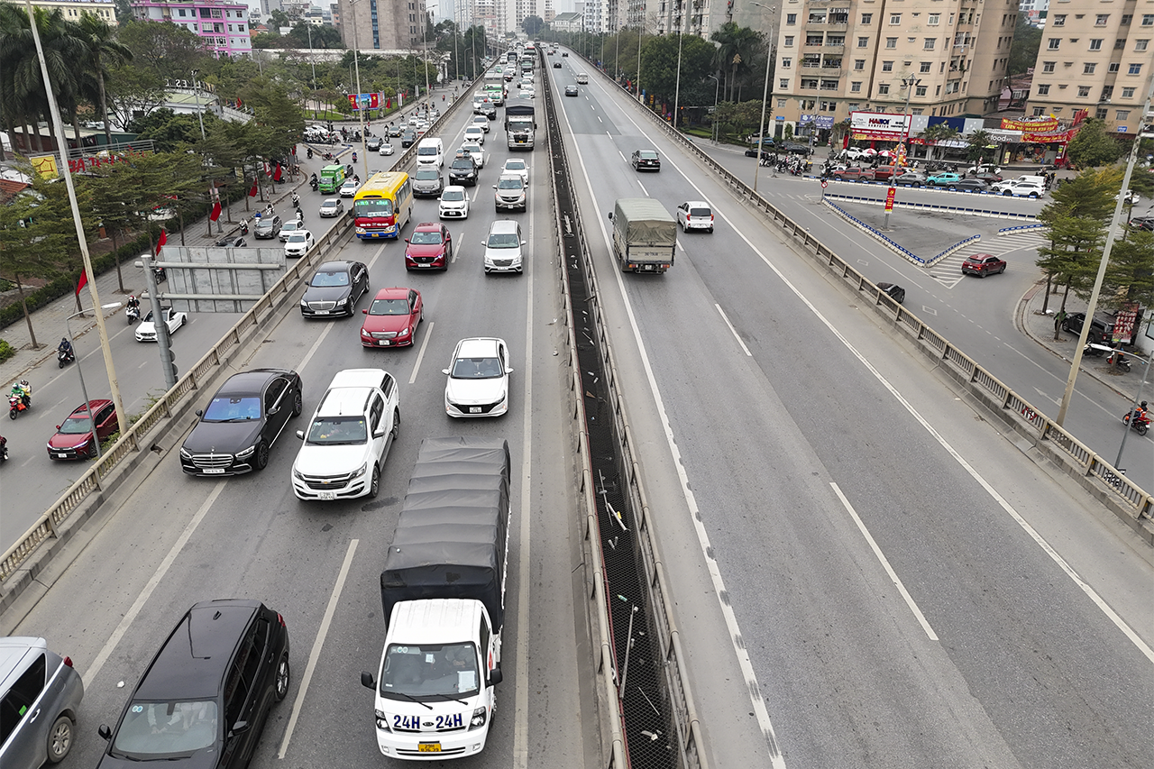 Đường vành đai 3 Hà Nội ùn tắc kéo dài trong ngày làm việc cuối cùng năm Quý Mão -0