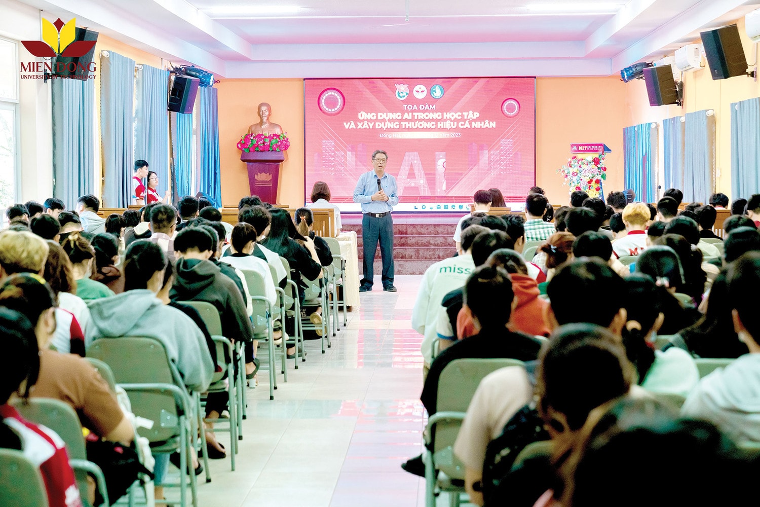 Sinh viên Đại học Công nghệ Miền Đông với thách thức làm chủ công nghệ! -0