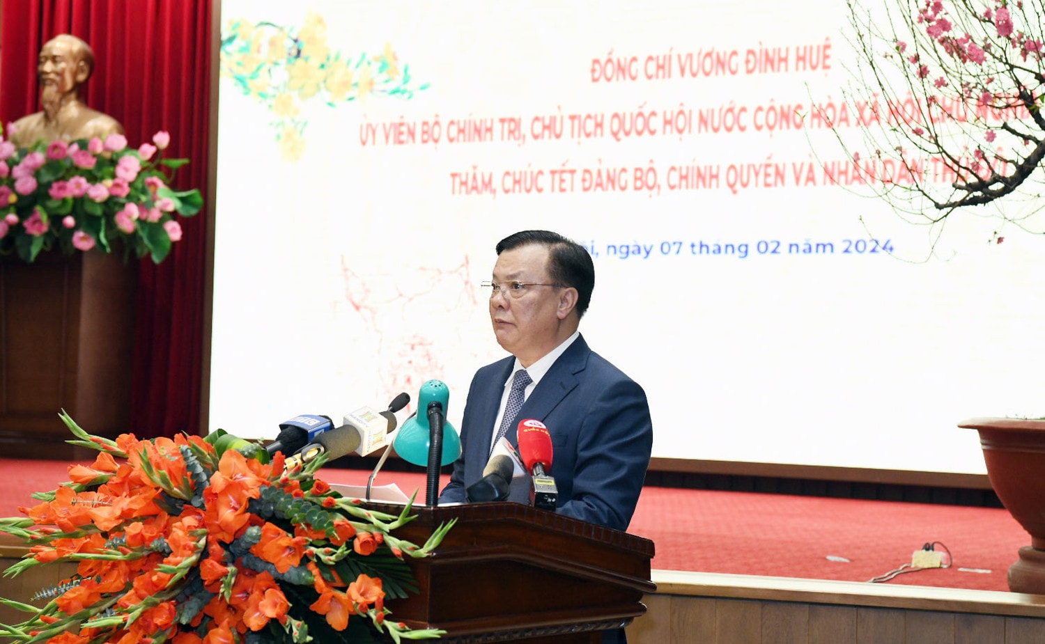 Chủ tịch Quốc hội Vương Đình Huệ thăm, chúc Tết Đảng bộ, chính quyền và Nhân dân Thủ đô Hà Nội -0