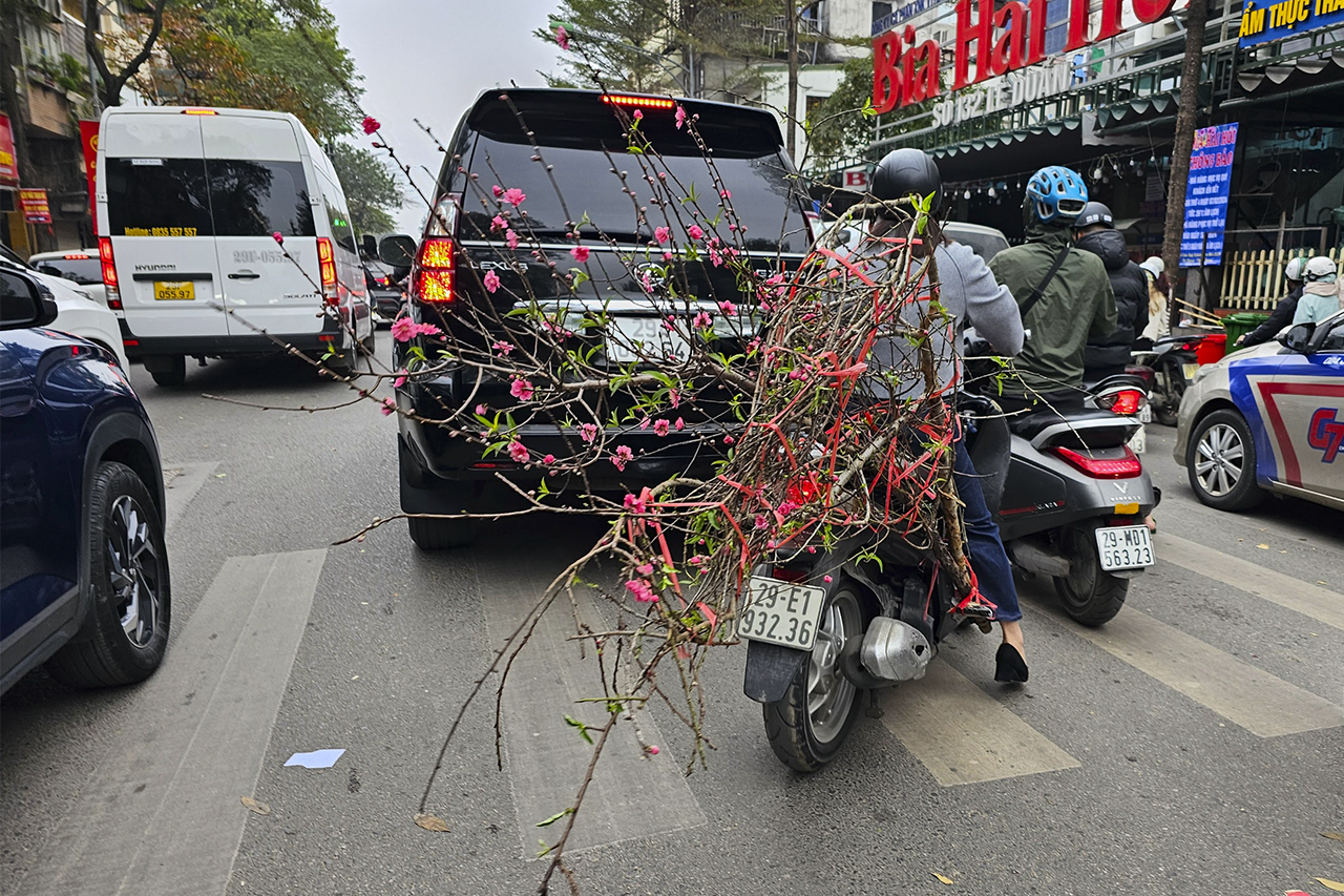 Đường vành đai 3 Hà Nội ùn tắc kéo dài trong ngày làm việc cuối cùng năm Quý Mão -0