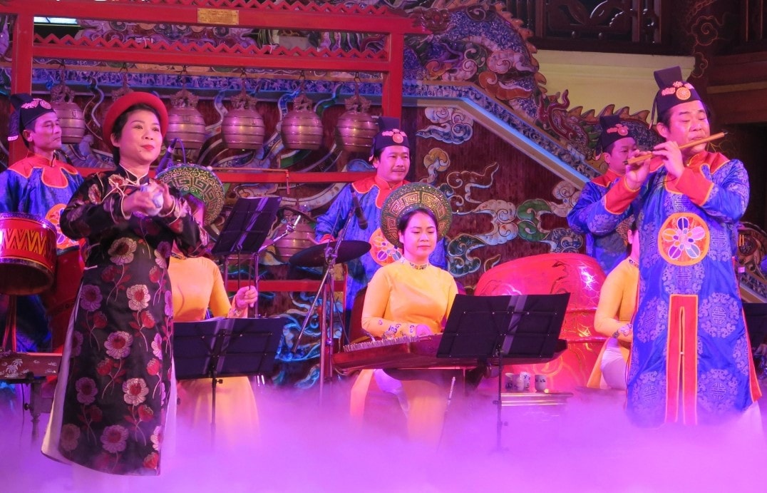 Nhã nhạc không chỉ chứa đựng hệ thống âm nhạc dựa trên thang ngũ âm, mà còn bao hàm cả nghệ thuật biểu diễn - Ảnh Vinh Thông