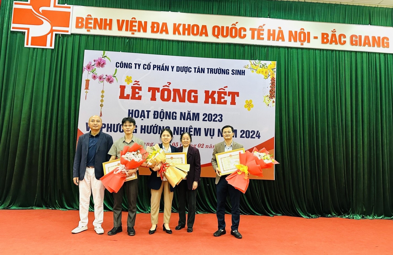 Bệnh viện Đa khoa Quốc tế Hà Nội – Bắc Giang tổ chức hội nghị tổng kết hoạt động năm 2023 và triển khai phương hướng nhiệm vụ năm 2024 -0