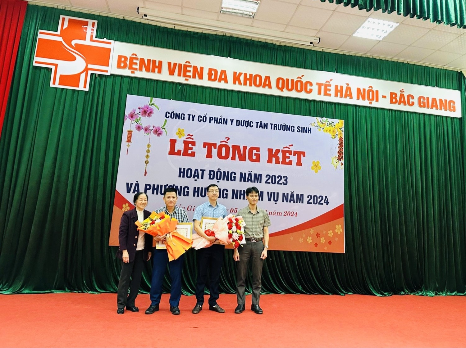 Bệnh viện Đa khoa Quốc tế Hà Nội – Bắc Giang tổ chức hội nghị tổng kết hoạt động năm 2023 và triển khai phương hướng nhiệm vụ năm 2024 -0