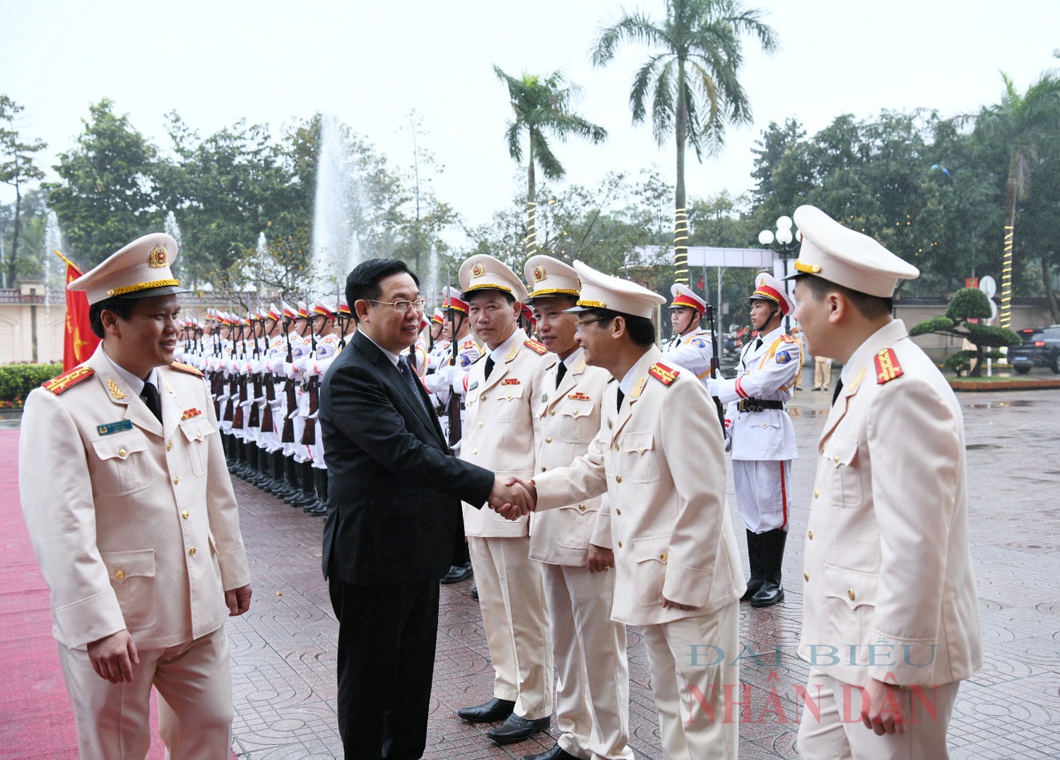 Chủ tịch Quốc hội Vương Đình Huệ thăm và chúc Tết Công an tỉnh Nghệ An -0