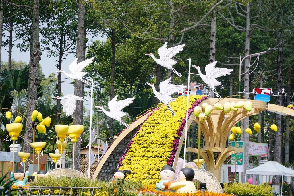 Đường hoa Xuân Đất Sen hồng năm nay có gì đặc biệt?