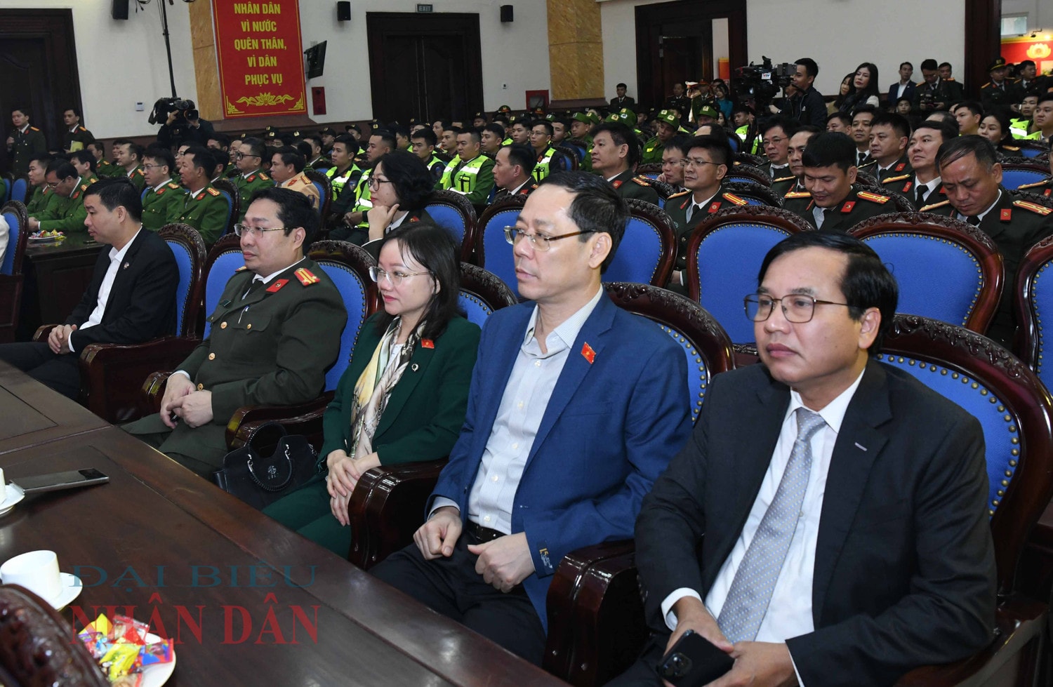 Chủ tịch Quốc hội Vương Đình Huệ thăm và chúc Tết Công an tỉnh Nghệ An -0