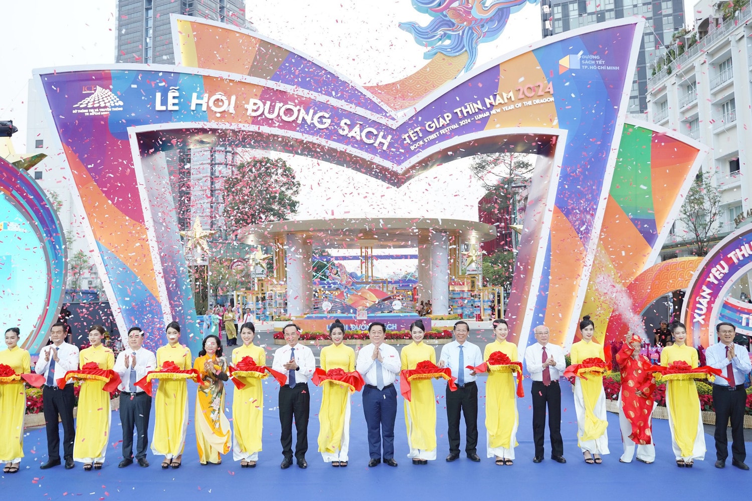 Tham dự lễ khai mạc có Bí thư Thành ủy TP. Hồ Chí Minh Nguyễn Văn Nên và Trưởng Ban Tuyên giáo Trung ương Nguyễn Trọng Nghĩa