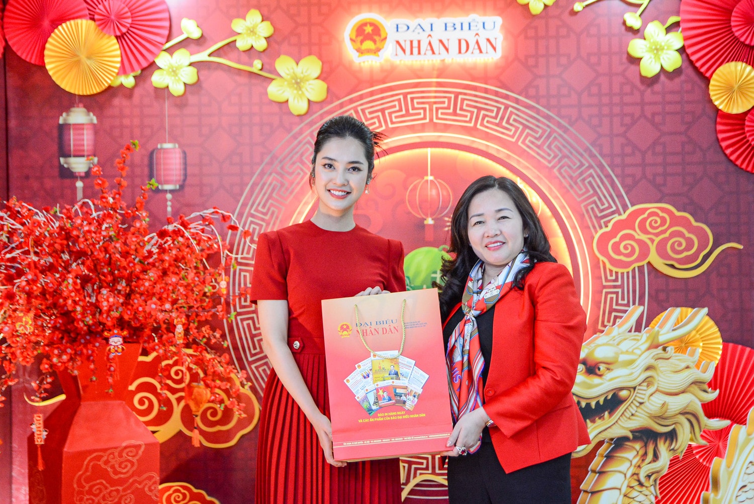 Hoa hậu Nông Thúy Hằng chia sẻ bí quyết làm đẹp, lựa chọn trang phục đón Tết -0