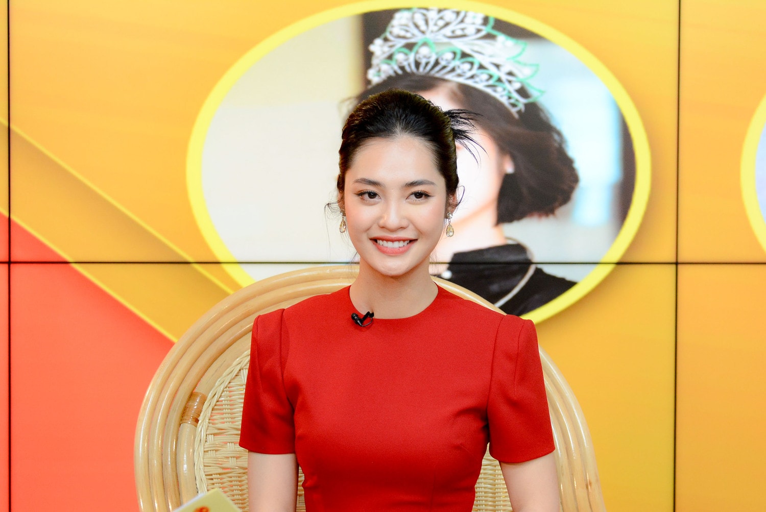 Hoa hậu Nông Thúy Hằng chia sẻ bí quyết làm đẹp, lựa chọn trang phục đón Tết -0