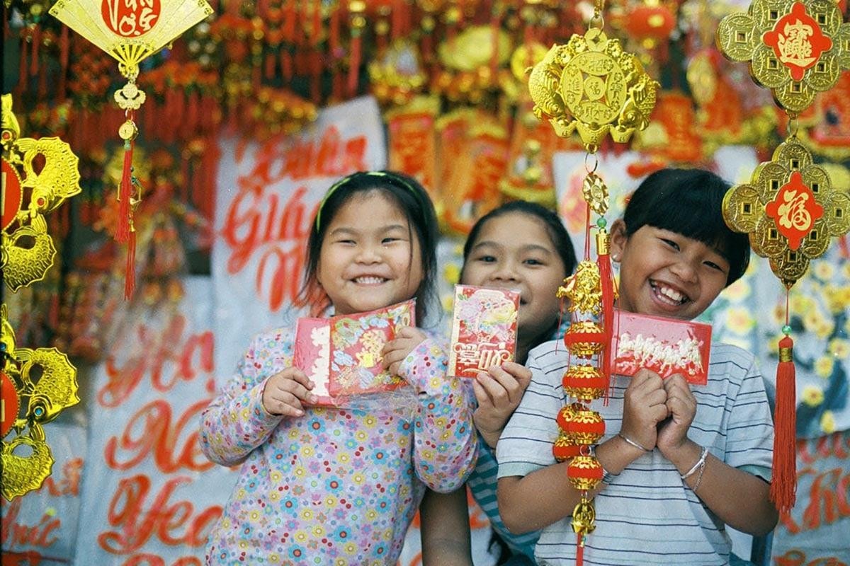 Dạy trẻ về lòng biết ơn, tư duy tài chính từ những phong bao lì xì -0
