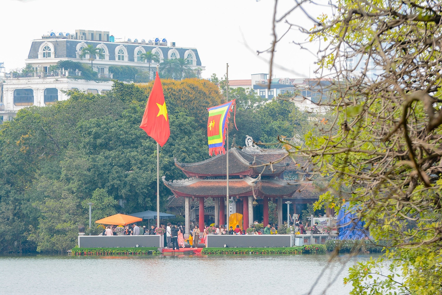 Hà Nội: Tấp nập dòng người du xuân tới đền Ngọc Sơn -0