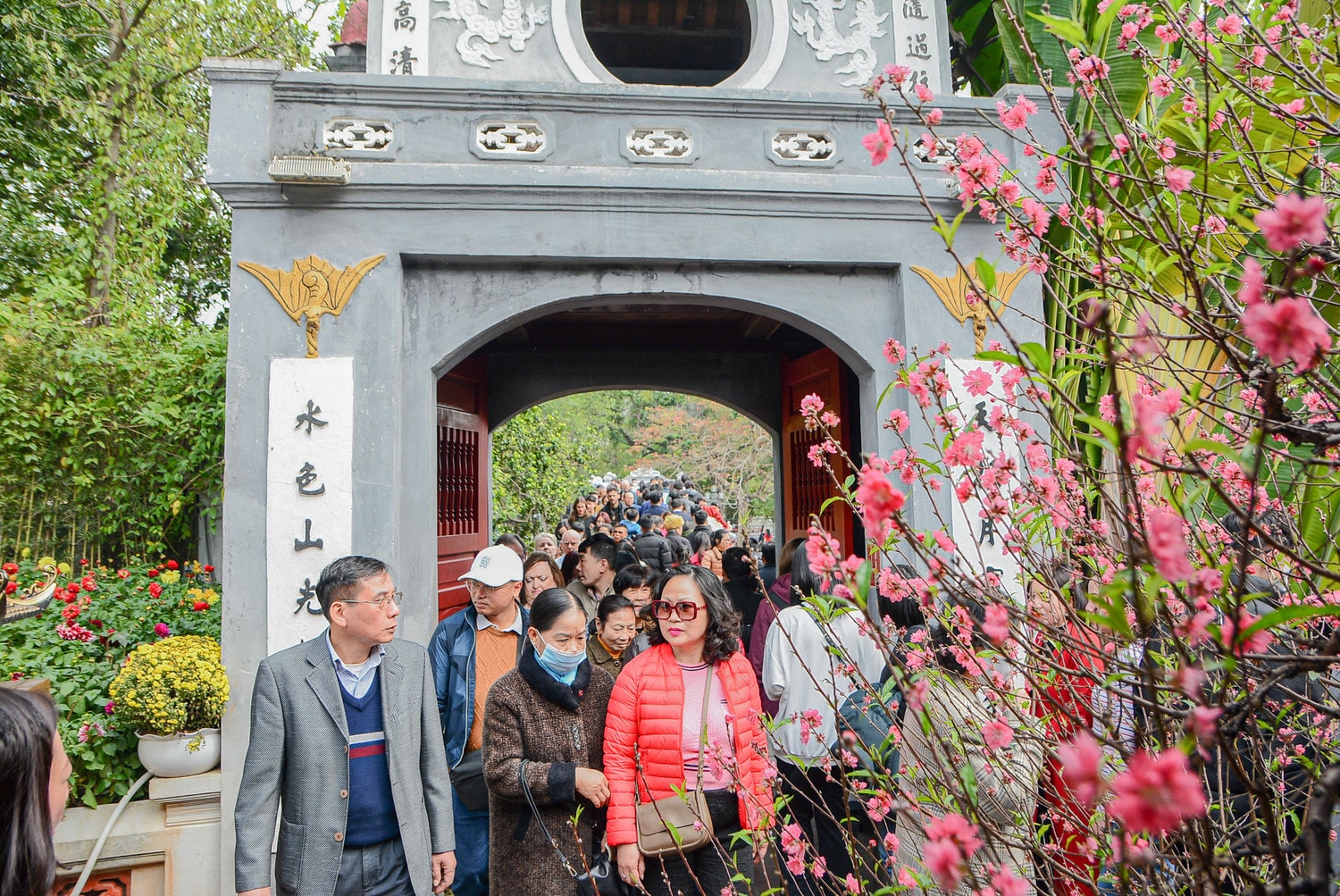 Hà Nội: Tấp nập dòng người du xuân tới đền Ngọc Sơn -0