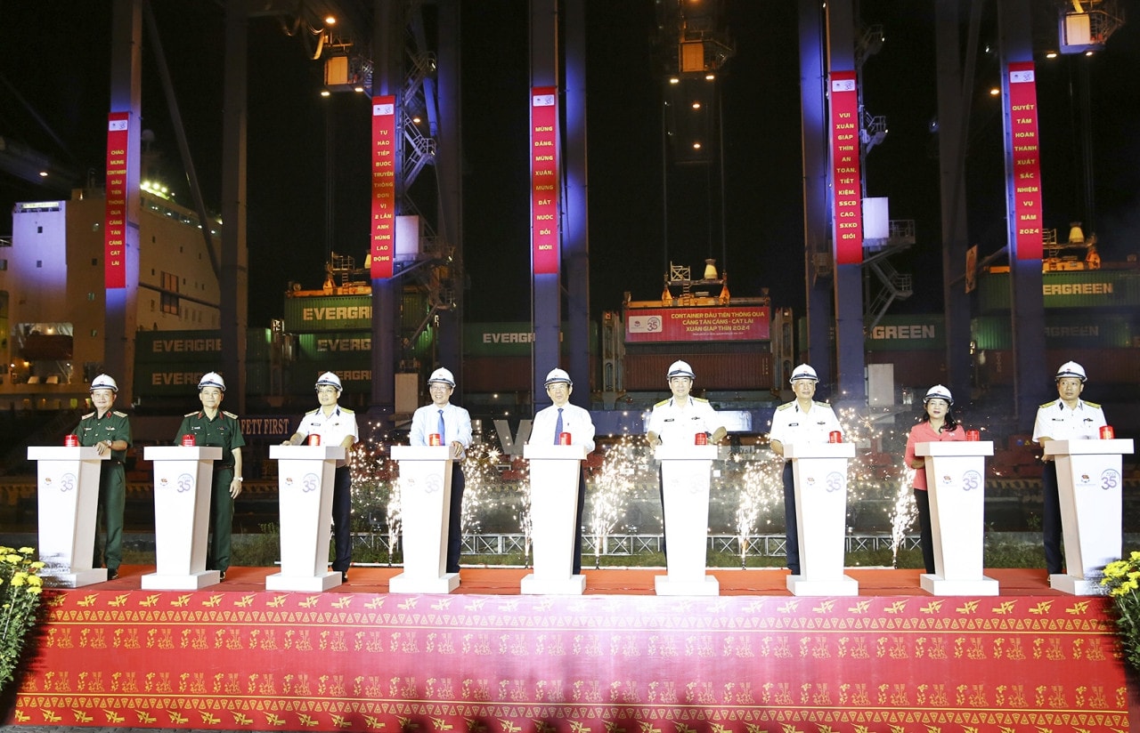 TP. Hồ Chí Minh: Phát lệnh làm hàng đầu xuân tại Tân Cảng - Cát Lái -0