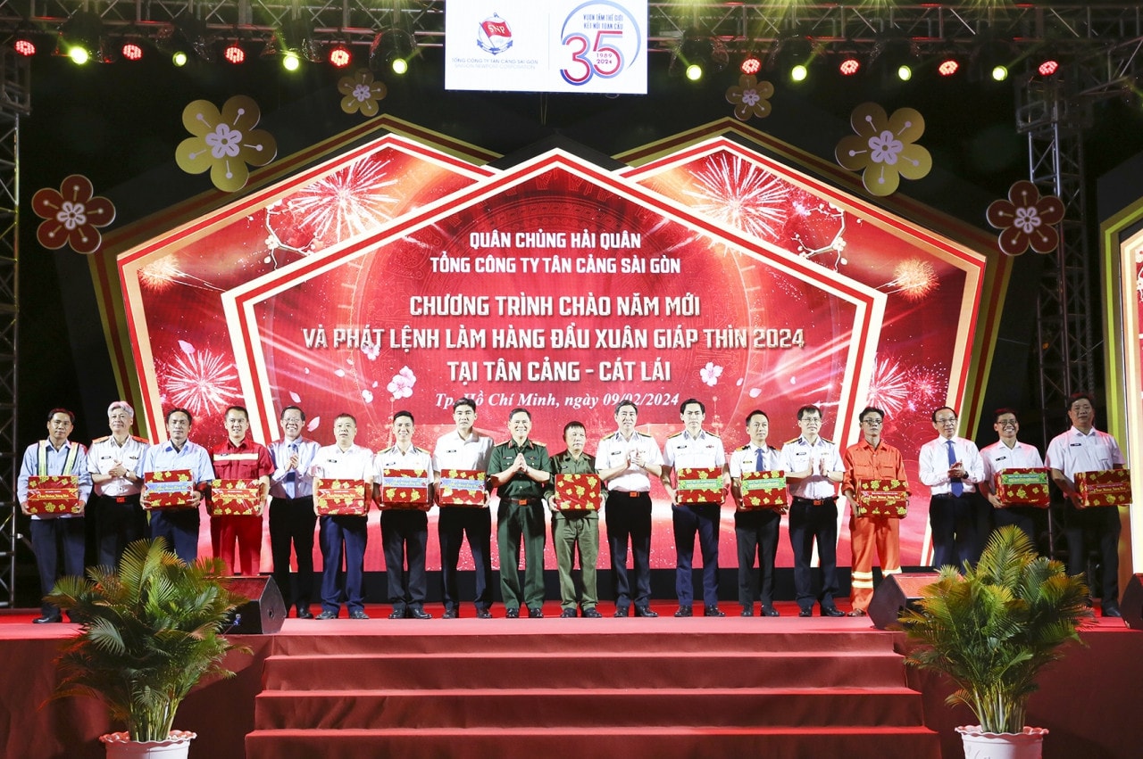 TP. Hồ Chí Minh: Phát lệnh làm hàng đầu xuân tại Tân Cảng - Cát Lái -0
