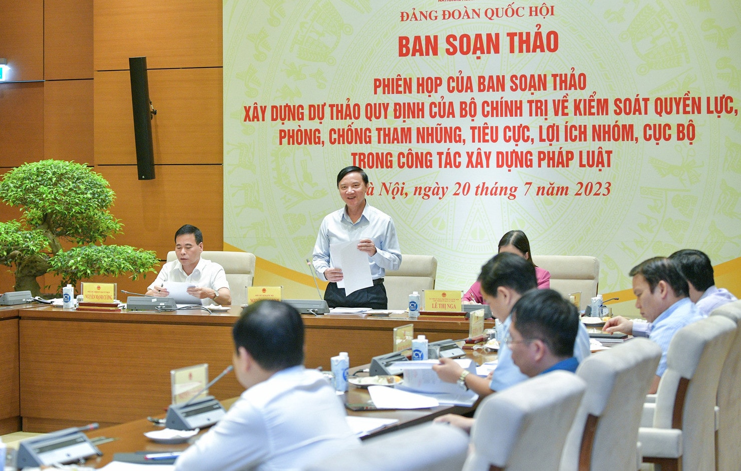 Gắn kết chặt chẽ giữa xây dựng với tổ chức thi hành pháp luật, đáp ứng yêu cầu phát triển đất nước nhanh và bền vững