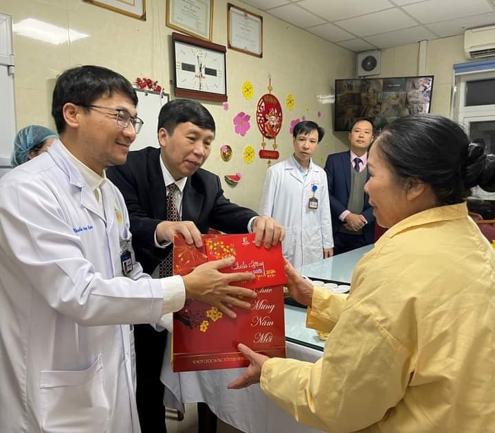 Mang đến sự an tâm, ấm áp cho người bệnh ngày đầu năm mới -0