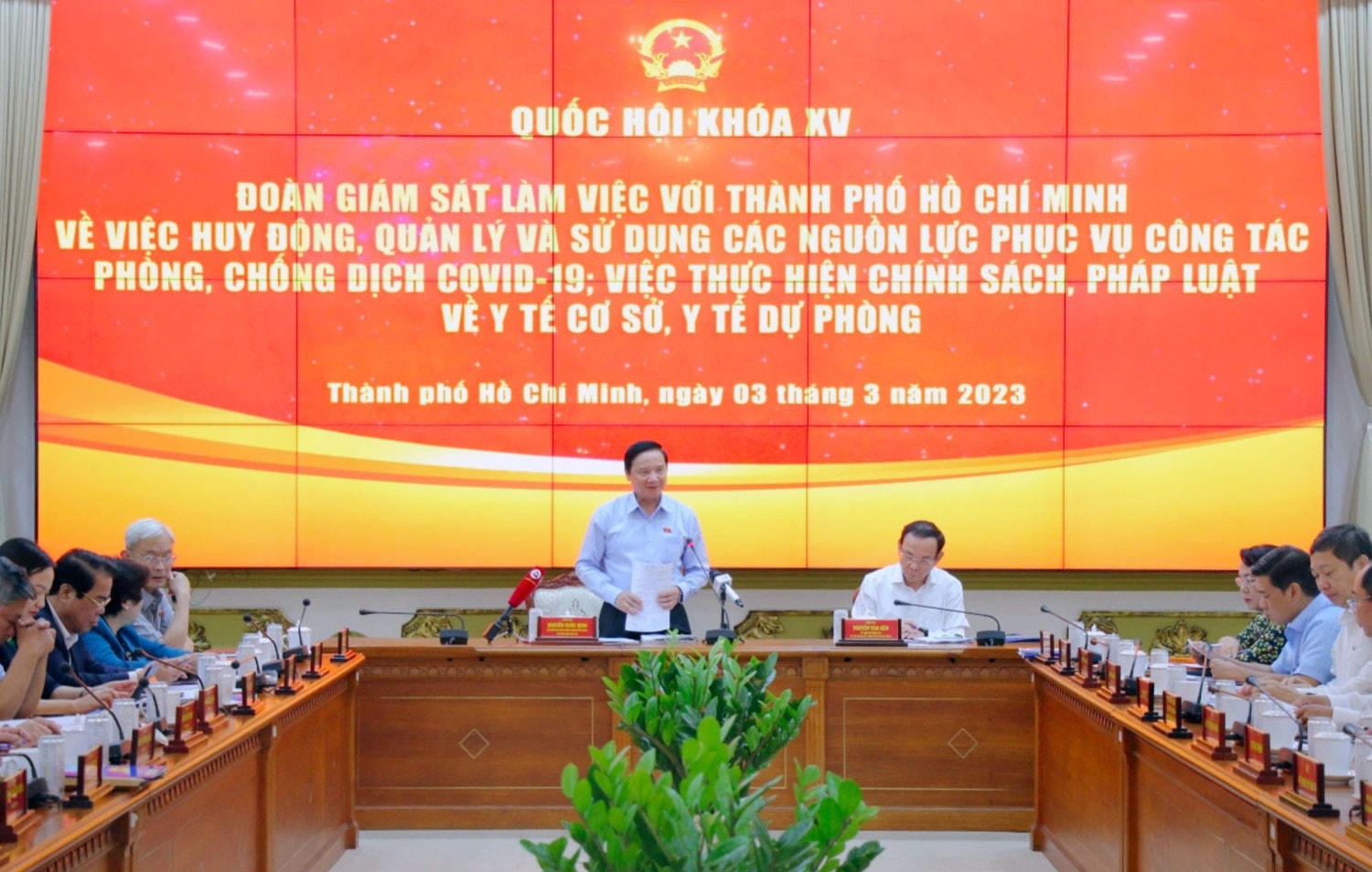 Gắn kết chặt chẽ giữa xây dựng với tổ chức thi hành pháp luật, đáp ứng yêu cầu phát triển đất nước nhanh và bền vững -1