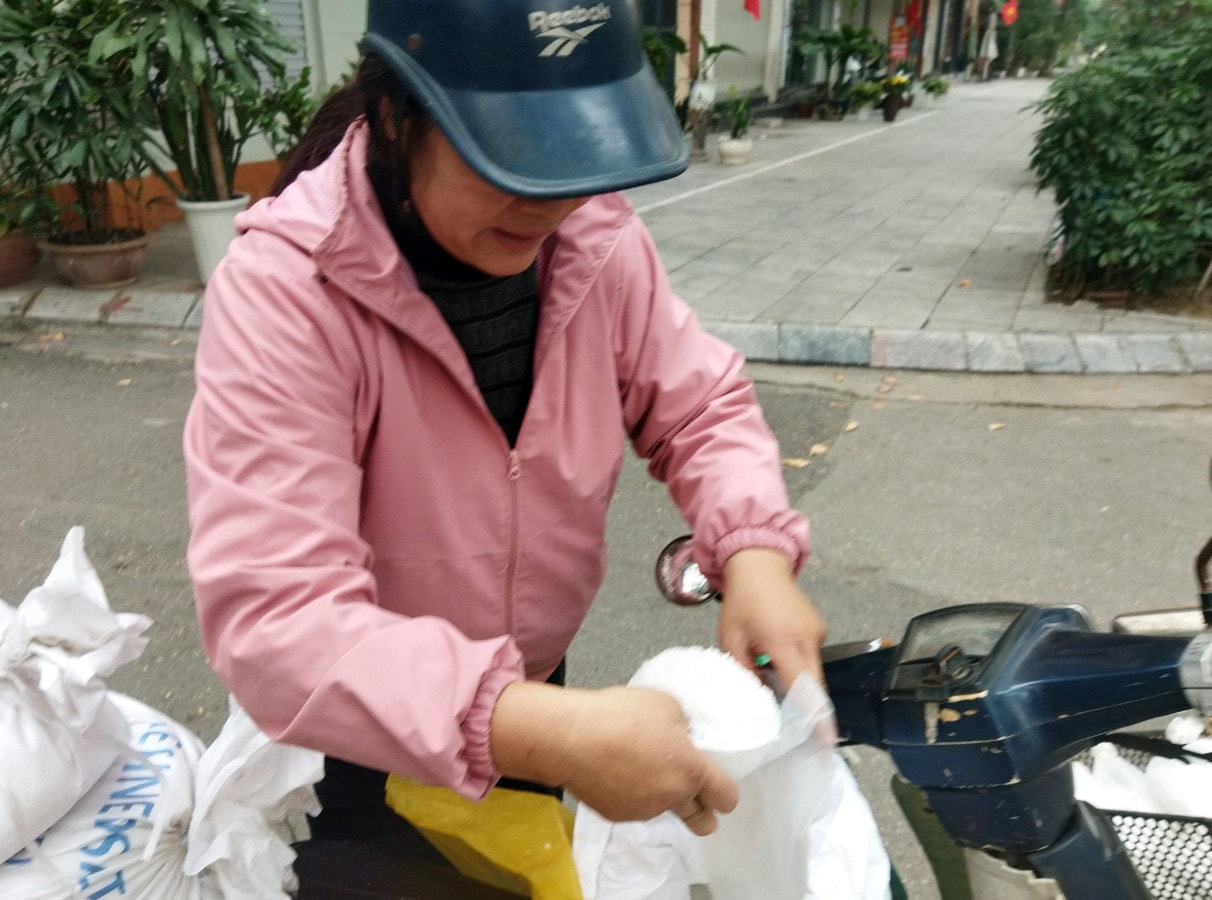 Đầu năm, mua muối mua lửa mua giấy xin chữ -0