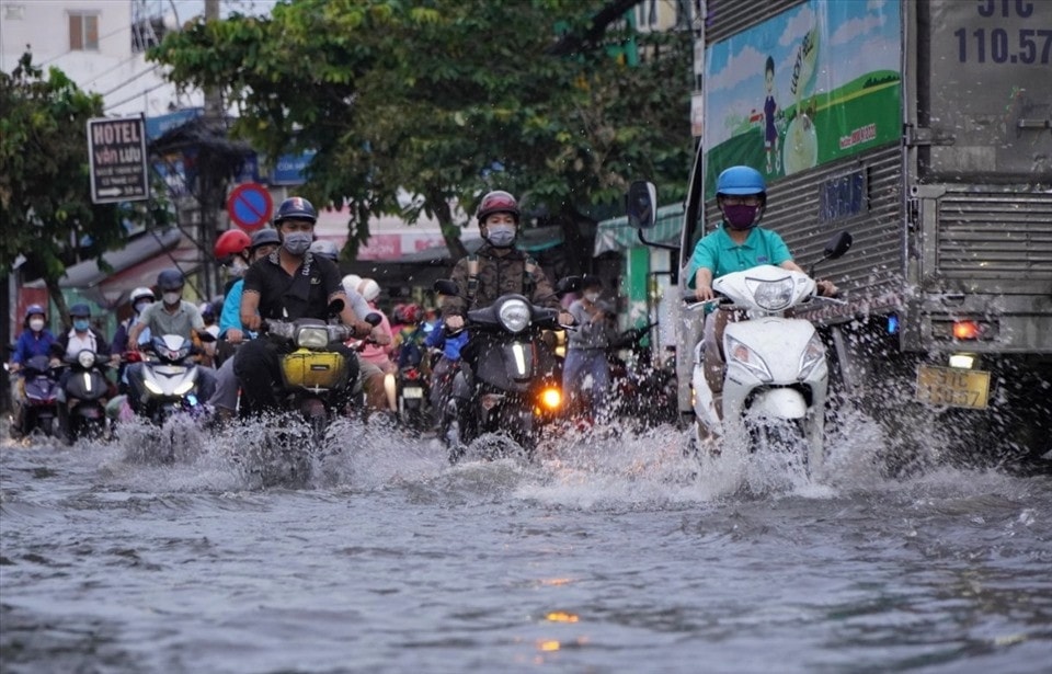 TP. Hồ Chí Minh: Triều cường lên cao, người dân du xuân cần lưu ý -0