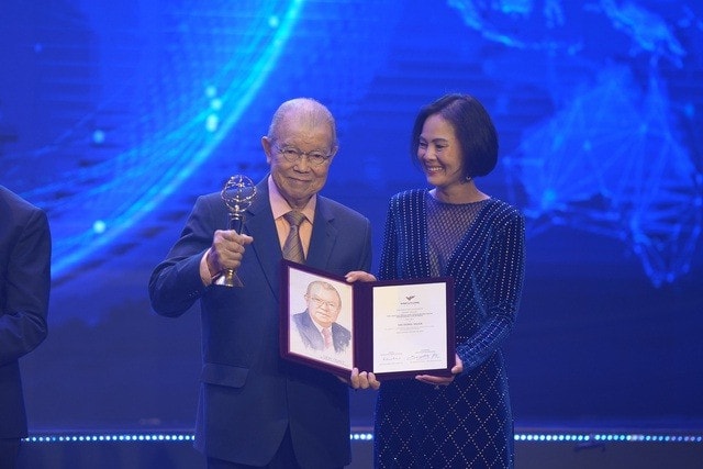 Những giáo sư tuổi Thìn nổi -0