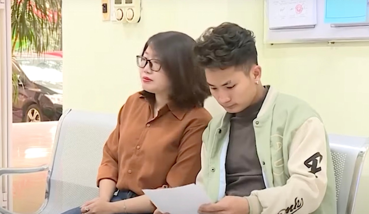 Không khí làm việc của bộ phận hành chính công trong ngày đi làm đầu tiên của năm mới -0