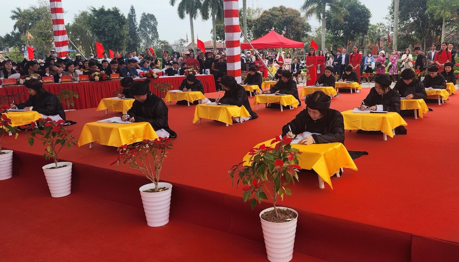 Hải Phòng: Lễ khai bút đầu Xuân khu di tích lịch sử Quốc gia đền Trạng trình Nguyễn Bỉnh Khiêm -0