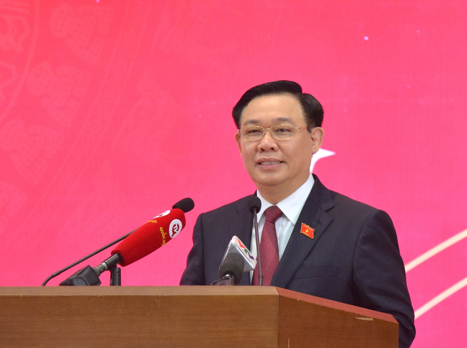 NA Chairman Vuong Dinh Hue speaks at the event. Photo: Ho Long Top legislator holds New Year meeting with NA Office officials, employees -0