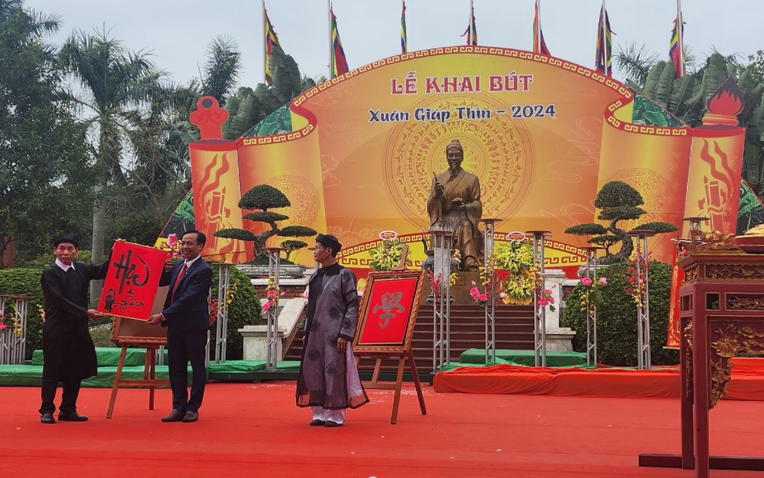 Hải Phòng: Lễ khai bút đầu Xuân khu di tích lịch sử Quốc gia đền Trạng trình Nguyễn Bỉnh Khiêm -0