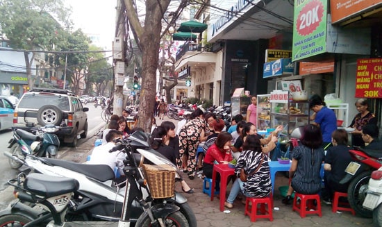 Lấn chiếm vỉa hè, lề đường bị xử phạt thế nào? Thẩm quyền xử phạt? -0