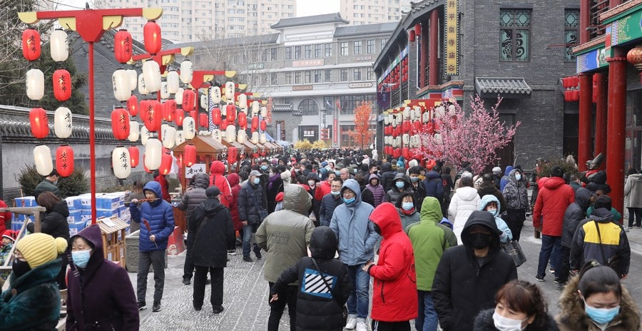 Người dân mua sắm tại Thượng Hải, Trung Quốc. Nguồn: Getty Images