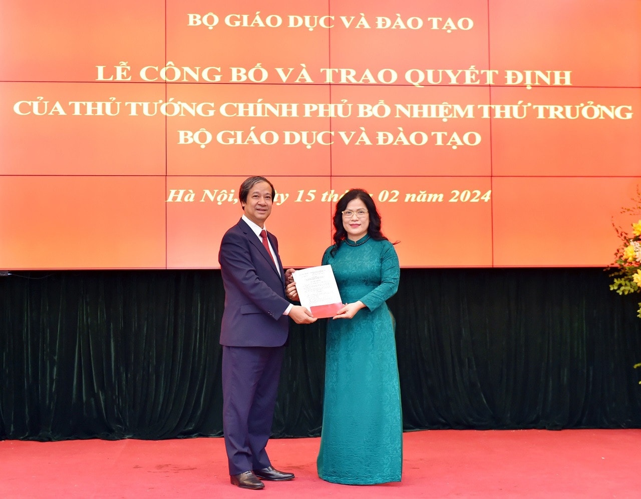 Công bố và trao Quyết định bổ nhiệm Thứ trưởng Bộ GD-ĐT Nguyễn Thị Kim Chi -0
