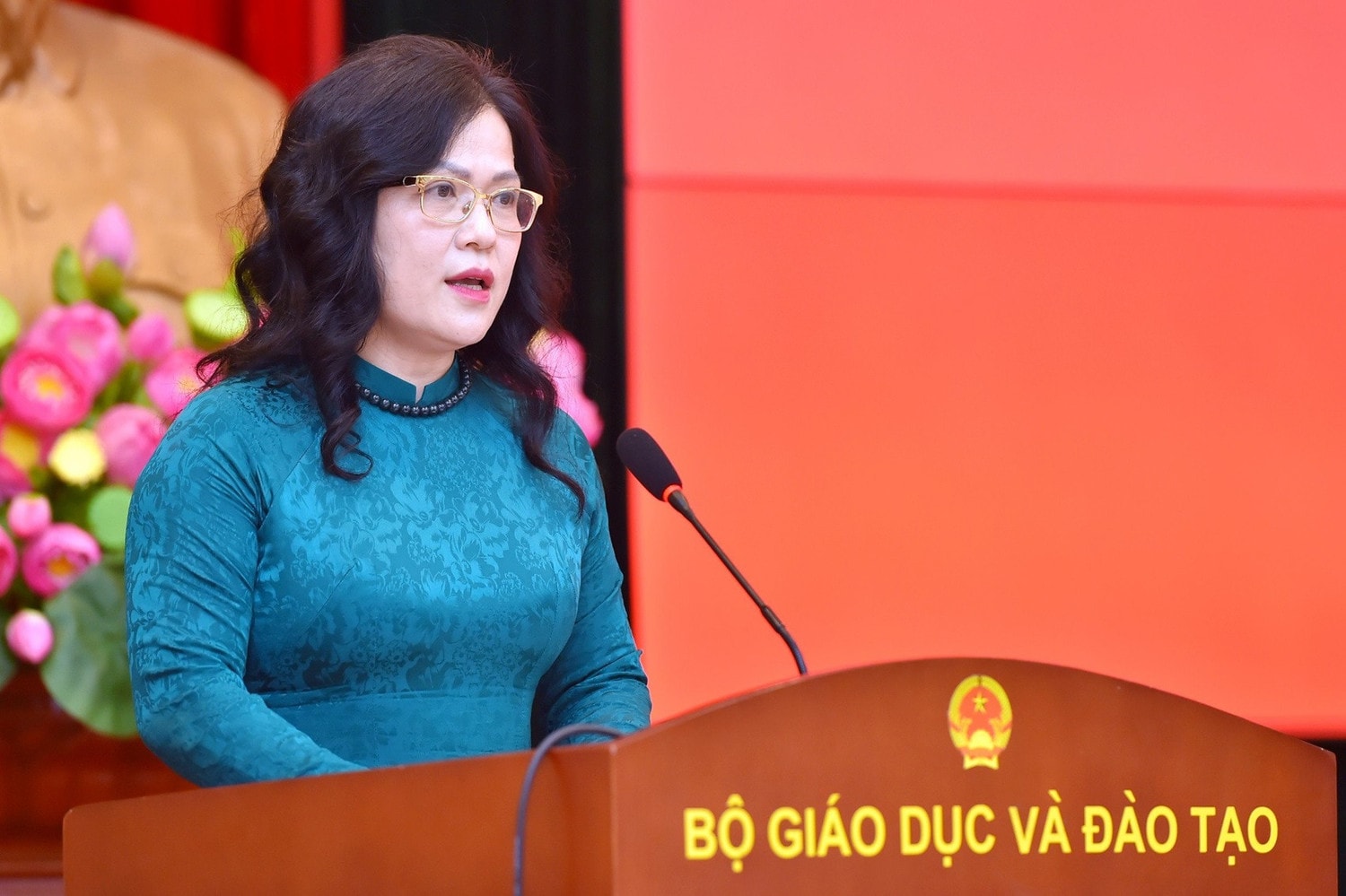 Công bố và trao Quyết định bổ nhiệm Thứ trưởng Bộ GD-ĐT Nguyễn Thị Kim Chi -0