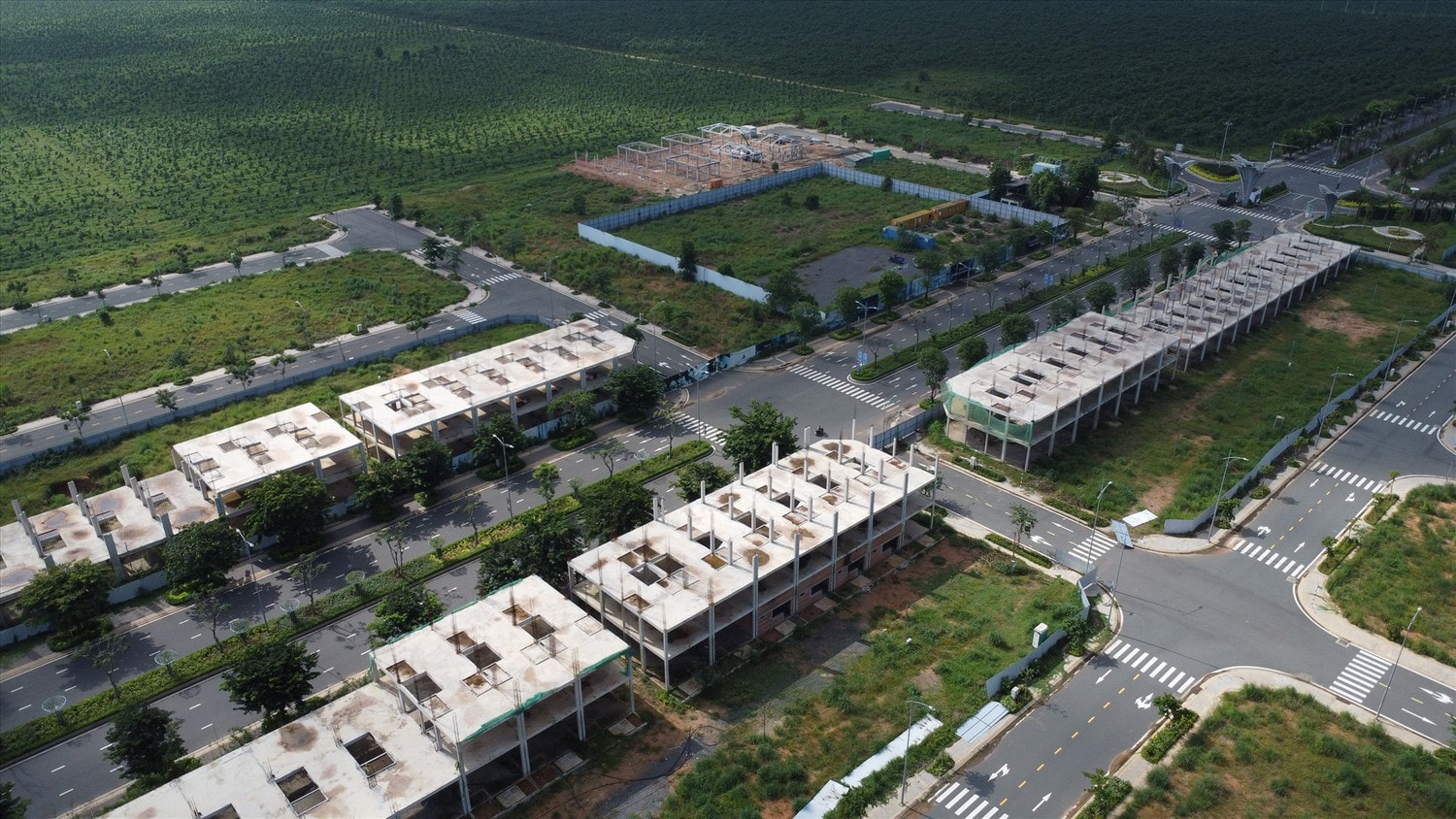 Bị hàng loạt khách hàng tố vi phạm trong huy động vốn, Công ty con của Đất Xanh kinh doanh ra sao? -0