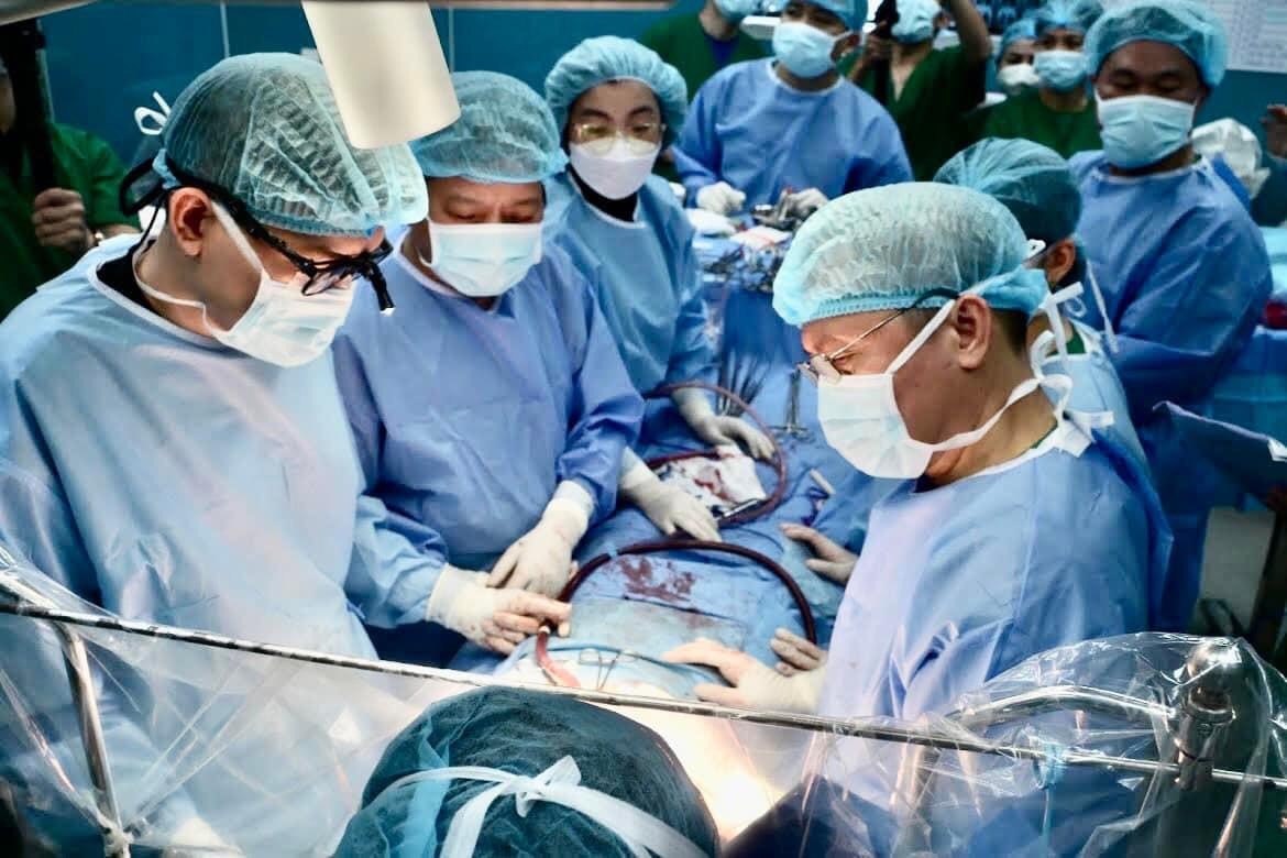 GS.BS Lê Ngọc Thành chia sẻ về ca ghép phổi kéo dài 12 tiếng vào ngày 30 Tết -0