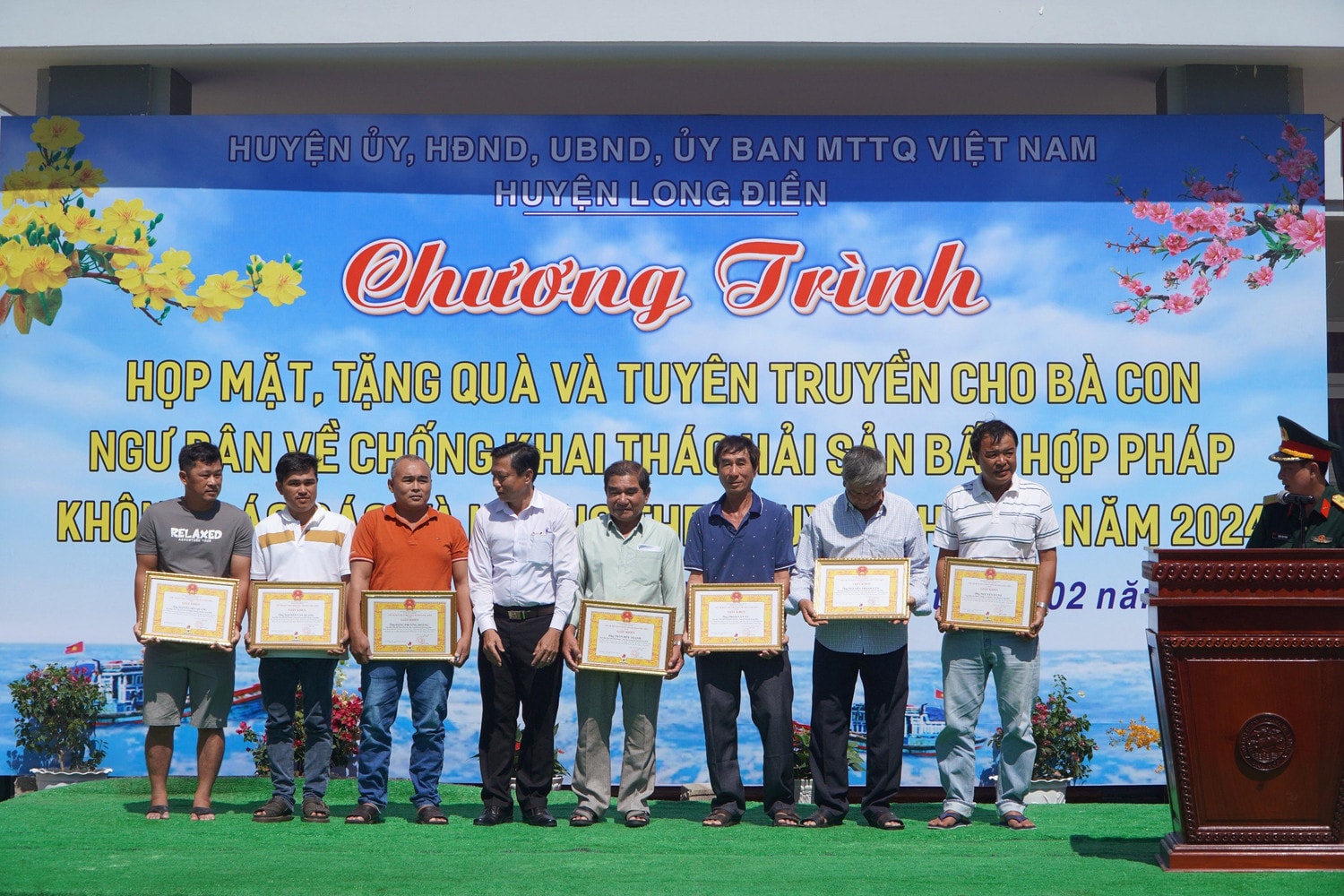Huyện Long Điền khen thưởng các cá nhân tiêu biểu trong công tác tuyên truyền pháp luật cho ngư dân