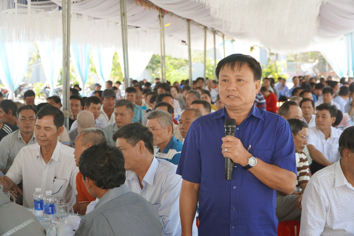 Ngư dân tại huyện Long Điền trao đổi chia sẽ với đơn vị chức năng về chủ trương, chính sách, quy định mới trong quá trình hành nghề khai thác hải sản