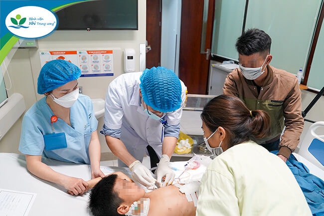 Gần 90 trường hợp trẻ bị vật nuôi tấn công nguy hiểm trong dịp Tết, bác sĩ cảnh báo -0