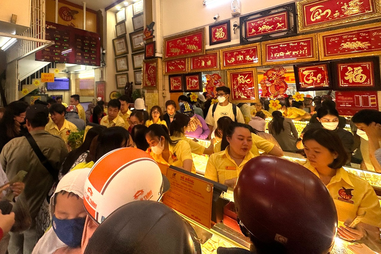Tiệm vàng tại TP. Hồ Chí Minh dịp vía Thần Tài: Số ít tiệm vàng có khách mua -0