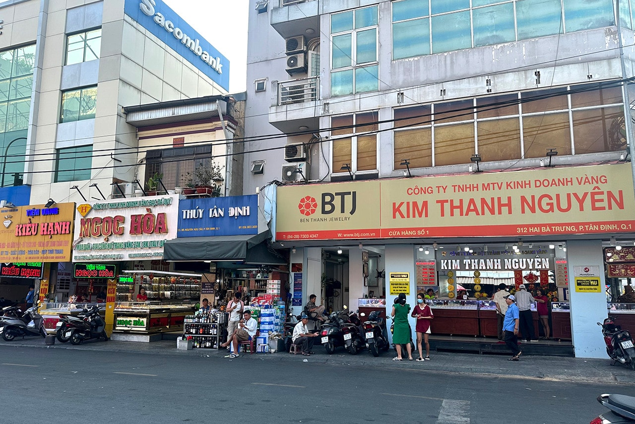 Tiệm vàng tại TP. Hồ Chí Minh dịp vía Thần Tài: Số ít tiệm vàng có khách mua -0