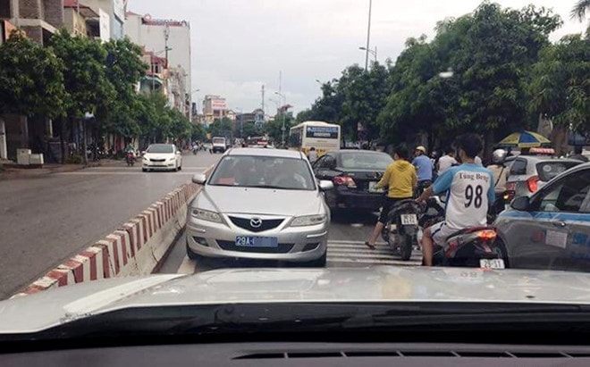 Cảnh sát giao thông có được quyền dừng xe biển số đỏ và biển xanh? -0