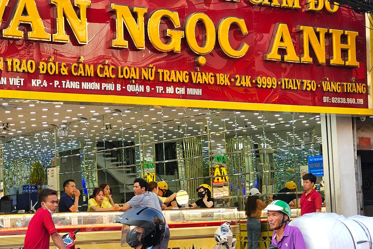 Tiệm vàng tại TP. Hồ Chí Minh dịp vía Thần Tài: Số ít tiệm vàng có khách mua -0