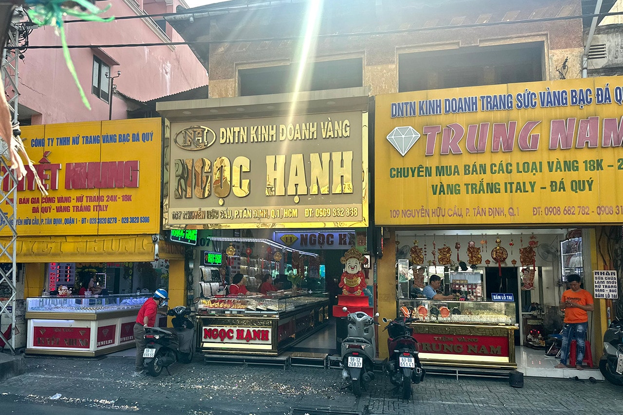 Tiệm vàng tại TP. Hồ Chí Minh dịp vía Thần Tài: Số ít tiệm vàng có khách mua -0