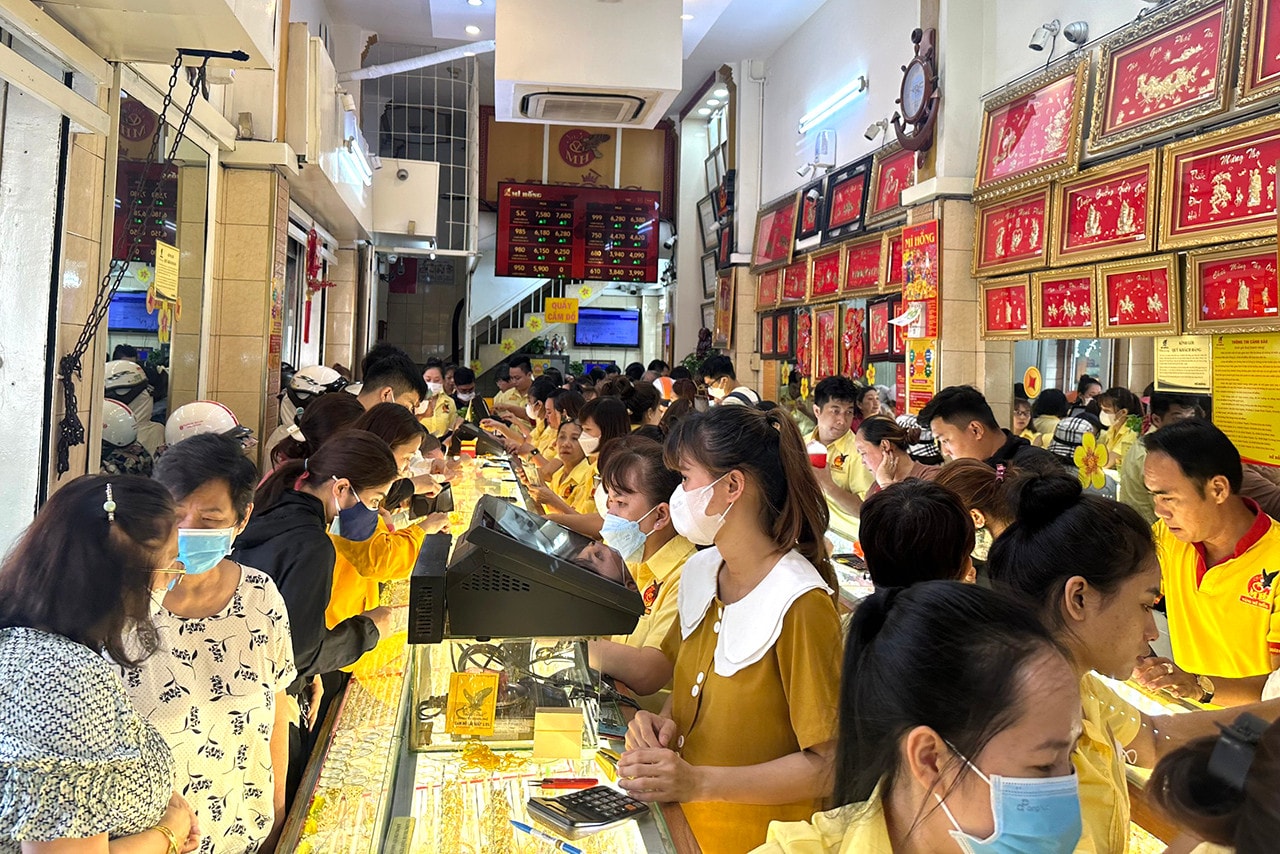 Tiệm vàng tại TP. Hồ Chí Minh dịp vía Thần Tài: Số ít tiệm vàng có khách mua -0