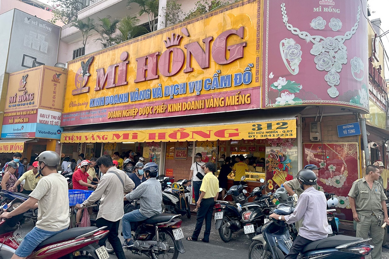Tiệm vàng tại TP. Hồ Chí Minh dịp vía Thần Tài: Số ít tiệm vàng có khách mua -0
