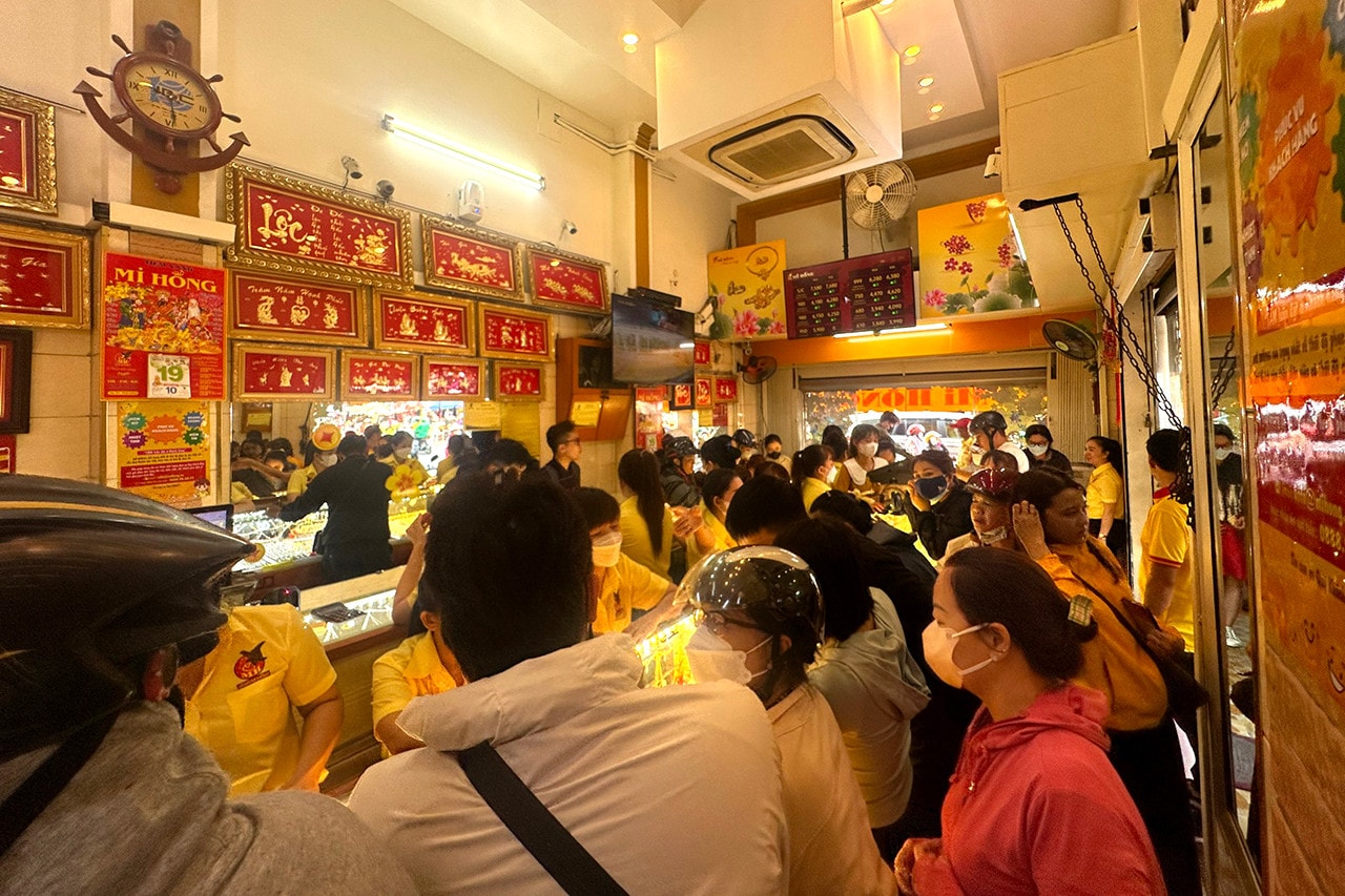 Tiệm vàng tại TP. Hồ Chí Minh dịp vía Thần Tài: Số ít tiệm vàng có khách mua -0