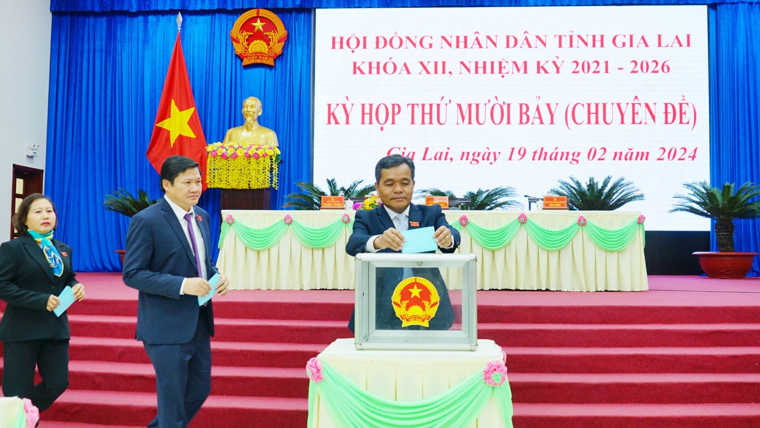 Ông Nguyễn Tuấn Anh được bầu giữ chức Phó Chủ tịch UBND Gia Lai -0