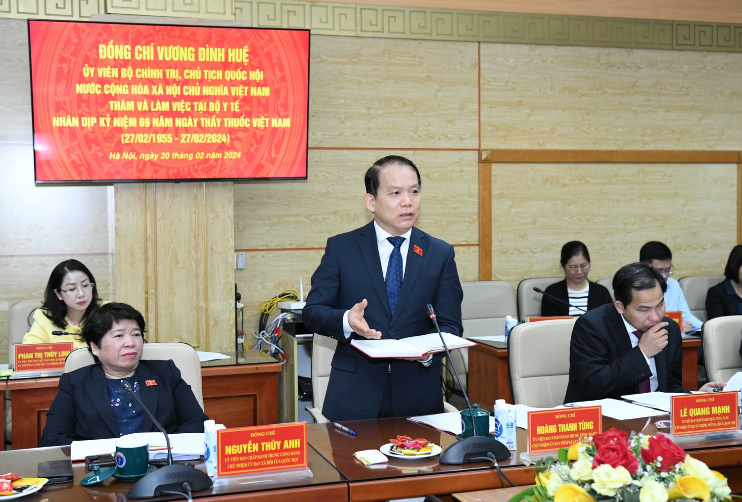 Chủ tịch Quốc hội Vương Đình Huệ: Chăm sóc sức khoẻ nhân dân là ưu tiên đặc biệt của Đảng và Nhà nước ta ảnh 6 Chủ tịch Quốc hội Vương Đình Huệ: Chăm sóc sức khoẻ nhân dân là ưu tiên đặc biệt của Đảng và Nhà nước ta